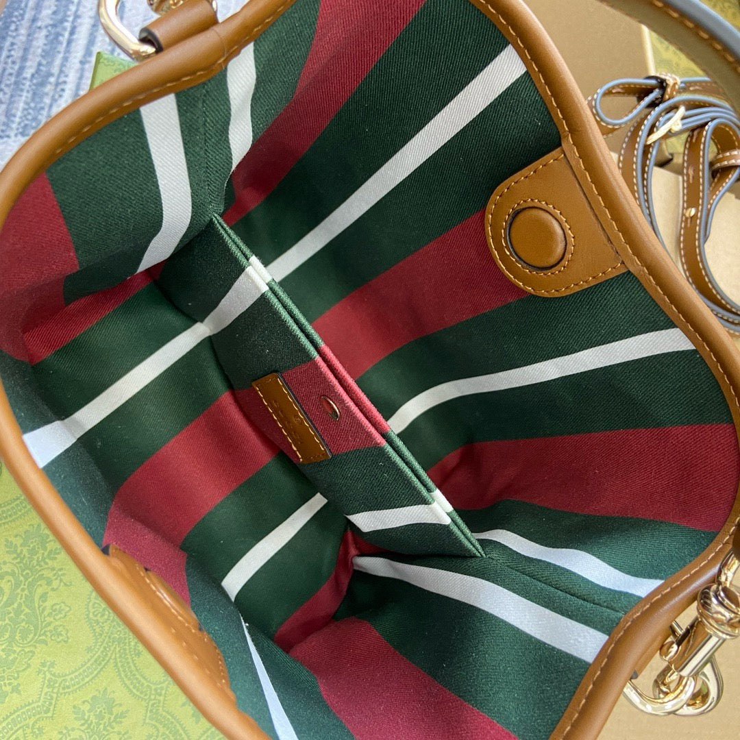 New Gucci Women’s Shoulder Bag - Compact Elegance