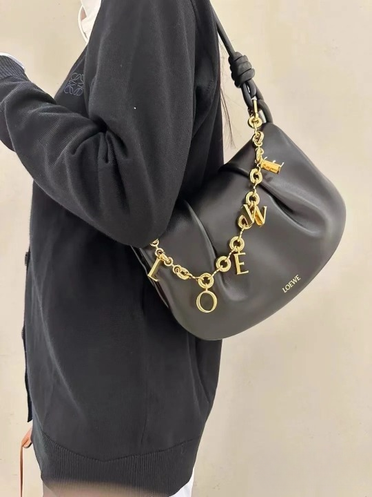 Loewe Women’s Leather Shoulder Bag – Chic & Versatile | Luxury Everyday Handbag