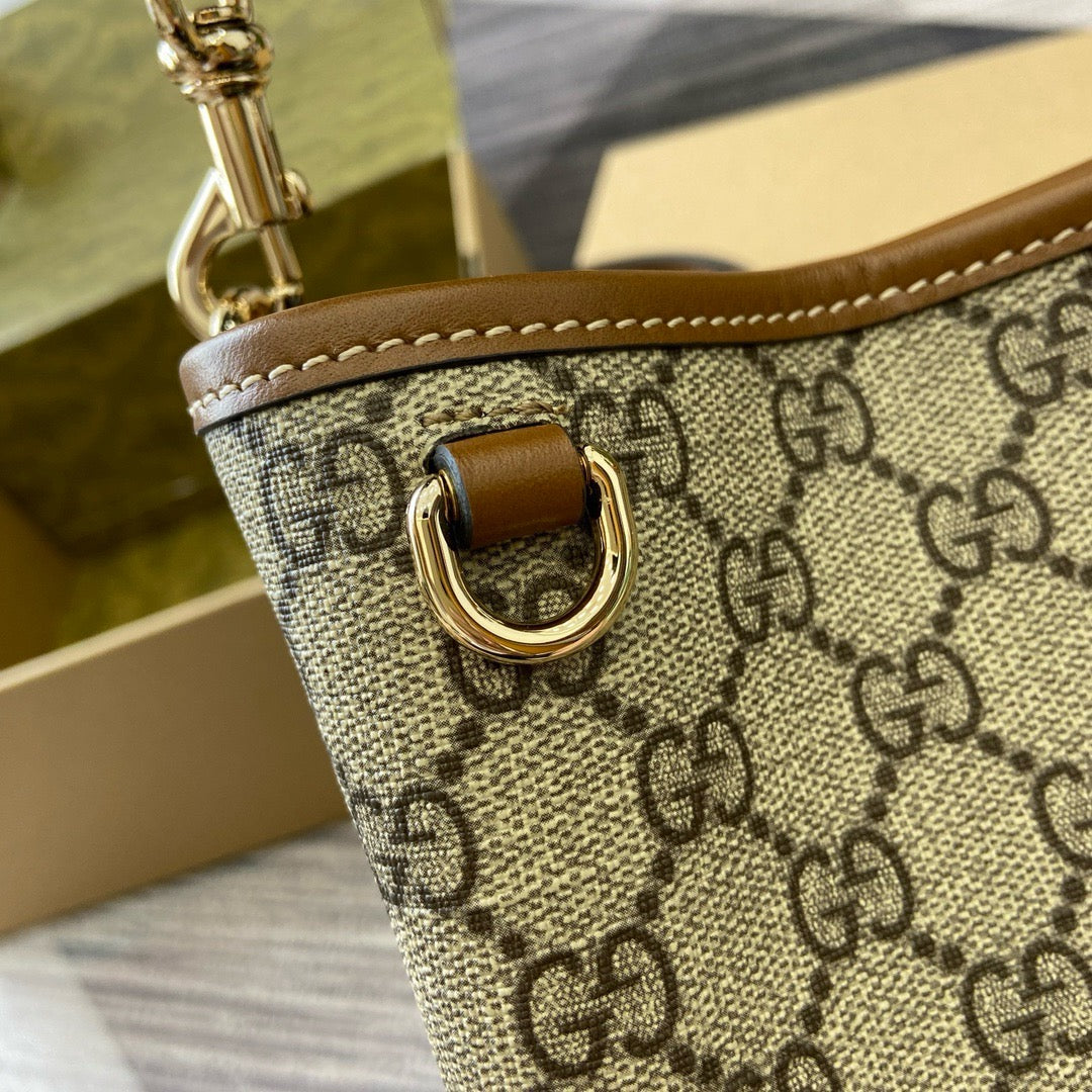 New Gucci Women’s Shoulder Bag - Compact Elegance